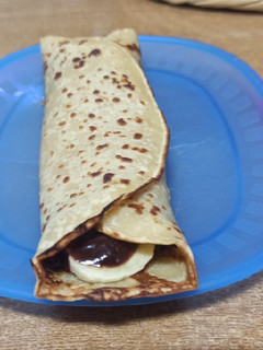 Una foto de Tortitas de manzana rellenas de plátano con chocolate