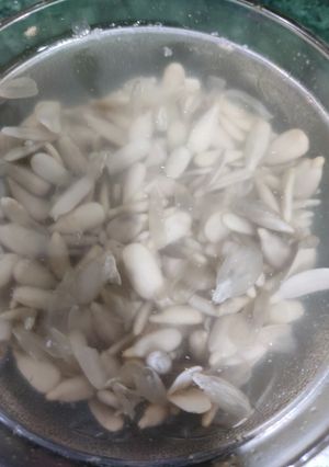 A picture of Sunflower seeds for protein &#immunity.