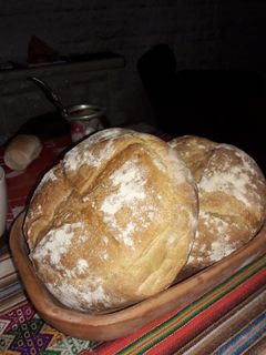 Una foto de Pan casero | Corteza dorada y crugiente 😊❤️