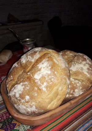 Una foto de Pan casero | Corteza dorada y crugiente 😊❤️