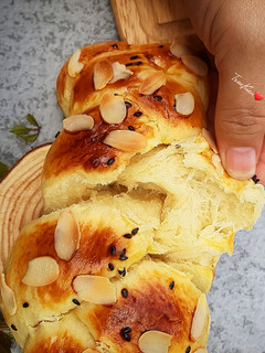 Hình của món Bánh mì hoa cúc.