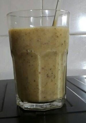 Una foto de Licuado frutal con avena y chía