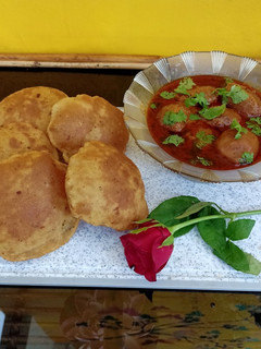 कश्मीरी दम आलू (kashmiri dum aloo recipe in Hindi) रेसिपी मुख्य फोटो