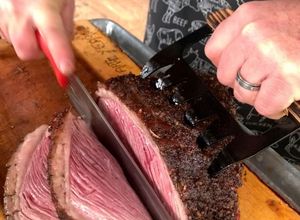 Una foto de Asado de picaña, aguja, salchicha, chorizo argentino y español en asador ARTE & CARNE