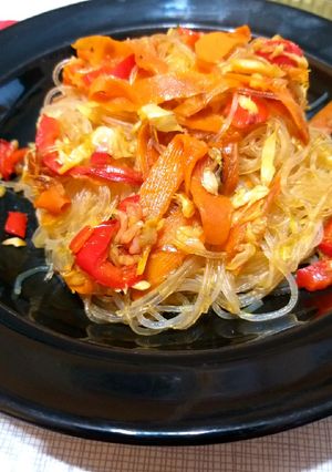 O poză a rețetei Tăiței chinezești cu legume.