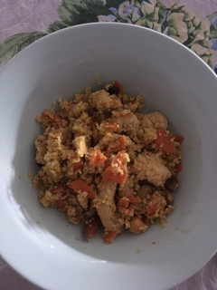 Una foto de Cuscus con pollo