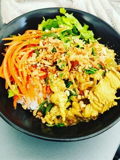 Une photo de Bo bun au poulet curry