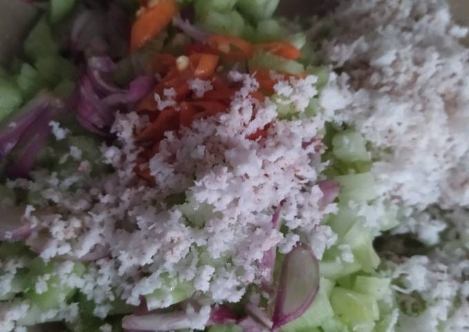 Bagaimana cara bikin Urap timun yang istimewa