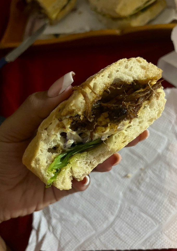 Una foto de Sándwich de carne mechada😋