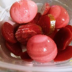 A picture of Easy Pickled Eggs.