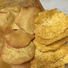 Meethi- namkeen papdi A picture of Meethi- namkeen papdi.