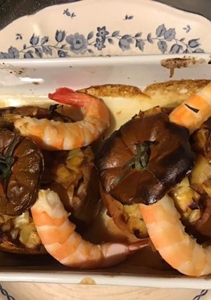 Une photo de Tomates noires farcies poireaux et leurs gambas sauvages