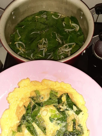 Cara Simple Membikin Resep  Sayur bening daun katuk dan kecambah yang Bisa Manjain Lidah, Bikin Ketagihan