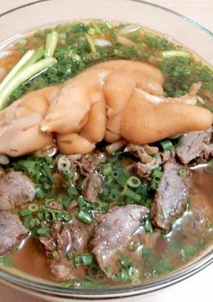 Hình của món Bún bò giò heo.
