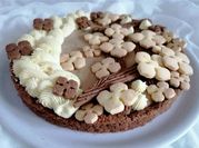 Una foto di torta senza uova e fecola