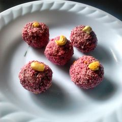 A picture of Beetroot suji laddoo.