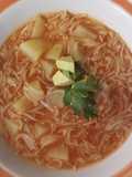 Sopita de fideo para niños, con caldo de pollo