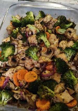 Isteni sült brokkolis-zöldséges-csirkés krémsajtos tészta recept fotója