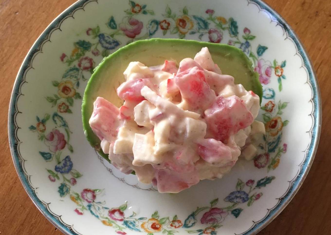 Aguacates rellenos de surimi -2