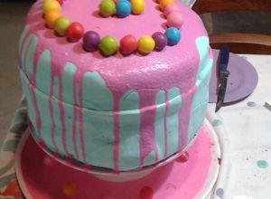 Una foto de Torta chorreada (para cumpleaños)