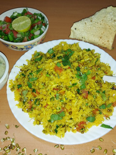 ફણગાવેલા મગનો પુલાવ (Sprout Moong Pulao Recipe In Gujarati) રેસીપી મુખ્ય ફોટો