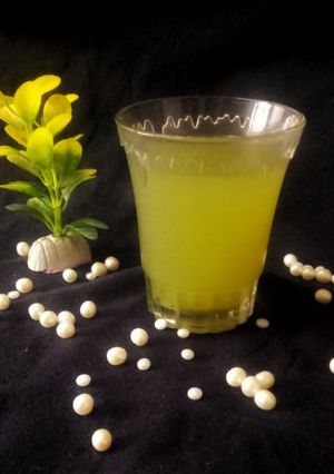 कच्ची कैरी का शर्बत (Kachhi keri ka sharbat recipe in Hindi) रेसिपी मुख्य फोटो