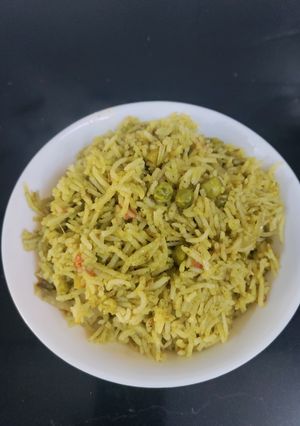 A picture of Spinach and green peas Pulao.