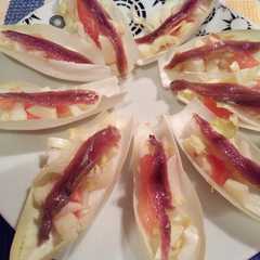 Una foto de Ensalada de endibias y anchoas