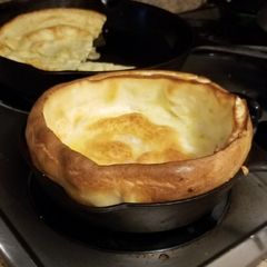 A picture of Dutch baby/ German pancake.