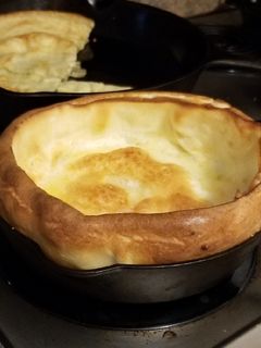 A picture of Dutch baby/ German pancake.
