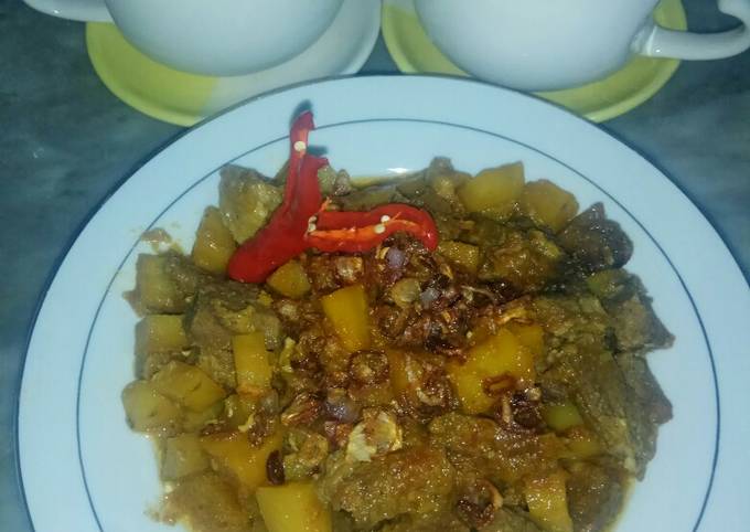 Semur daging kentang simpel