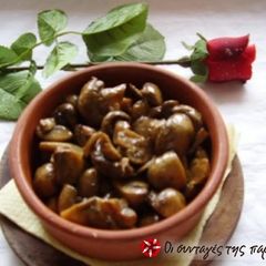 A picture of Mushrooms in wine.
