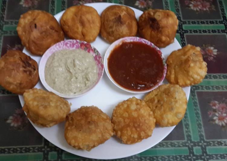 Khasta Besan Kachoris