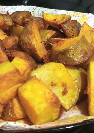 A picture of Pan fried tumeric potatoes 😋.