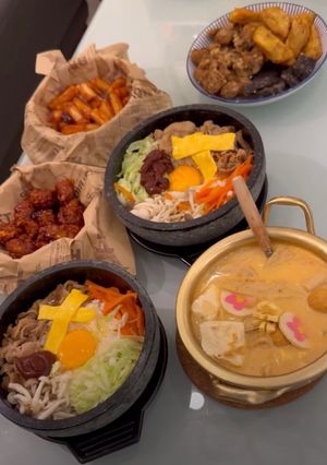 今晚歐爸來用餐：韓式拌飯/韓國炸雞(年糕)/泡菜牛奶鍋 的食譜成品照片