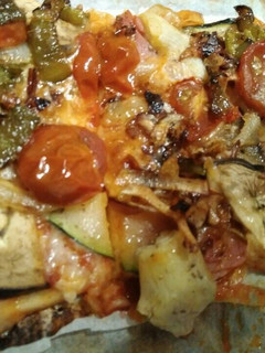 Una foto de Pizza de verdura y roquefort