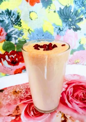 A picture of Pomegranate and Orange smoothy.