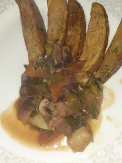 Una foto de Lomo Saltado con Papas Rústicas Reinventado