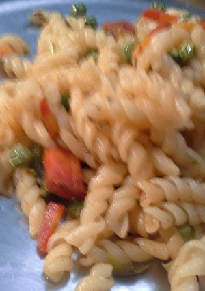 A picture of Veg Pasta with Dates dip.