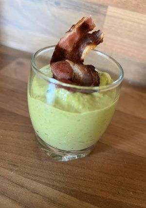 Une photo de Crème petit pois lard griller