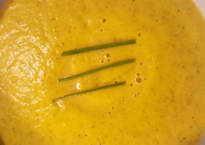 Velouté de courgettes pimenté au parmesan