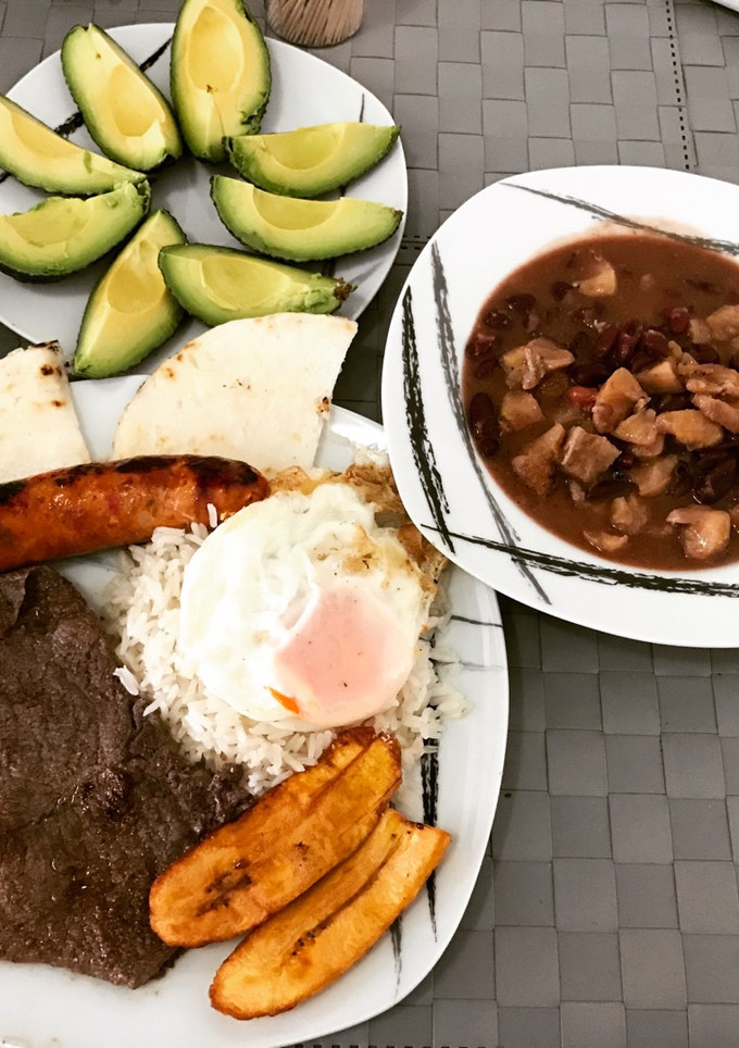 Una foto de Bandeja paisa (Colombia)