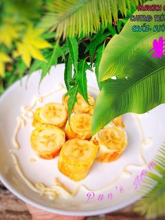 Hình của món SANDWICH CUỘN KIỂU MẸ PUN(custard kem sữa trứng- chuối- nướng bơ).