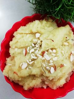 सूजी का हलवा(Suji ka halwa recipe in Hindi) रेसिपी मुख्य फोटो