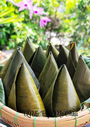 Hình của món Bánh ít lá cẩm nhân dừa.