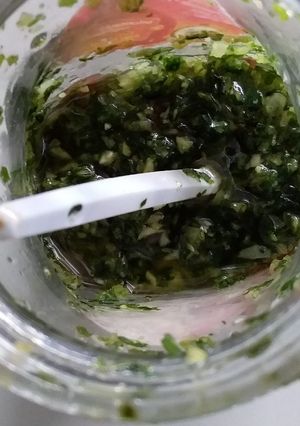 Una foto de Ajo y perejil en conserva