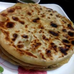 A picture of Aaloo matar paratha.
