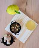 Té verde helado con flores, jengibre, limón y menta