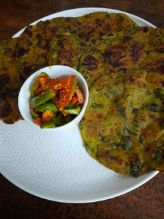 મેથી ના થેપલા (Methi Thepla Recipe In Gujarati) રેસીપી મુખ્ય ફોટો