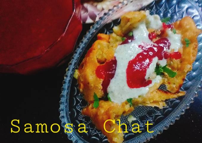 Samosa Chat with Laal chutni